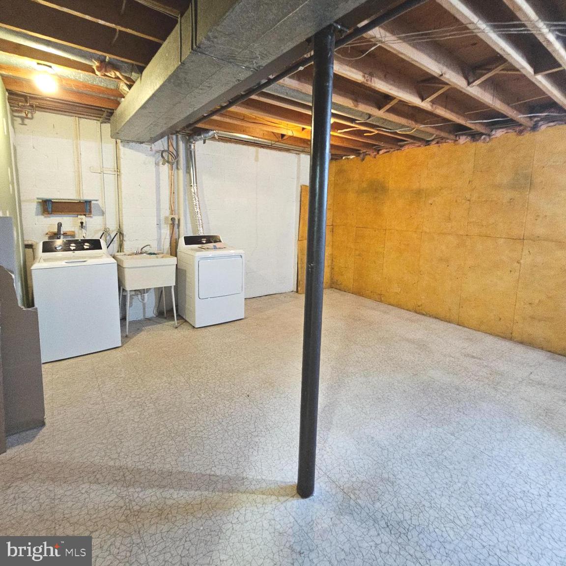 LEEWOOD - Residential Lease