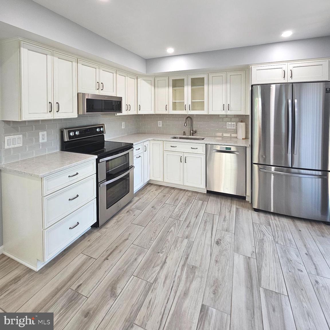 LEEWOOD - Residential Lease