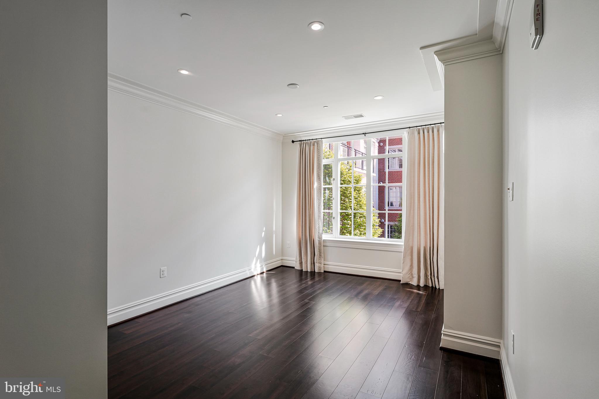 THE SIGNET - Residential