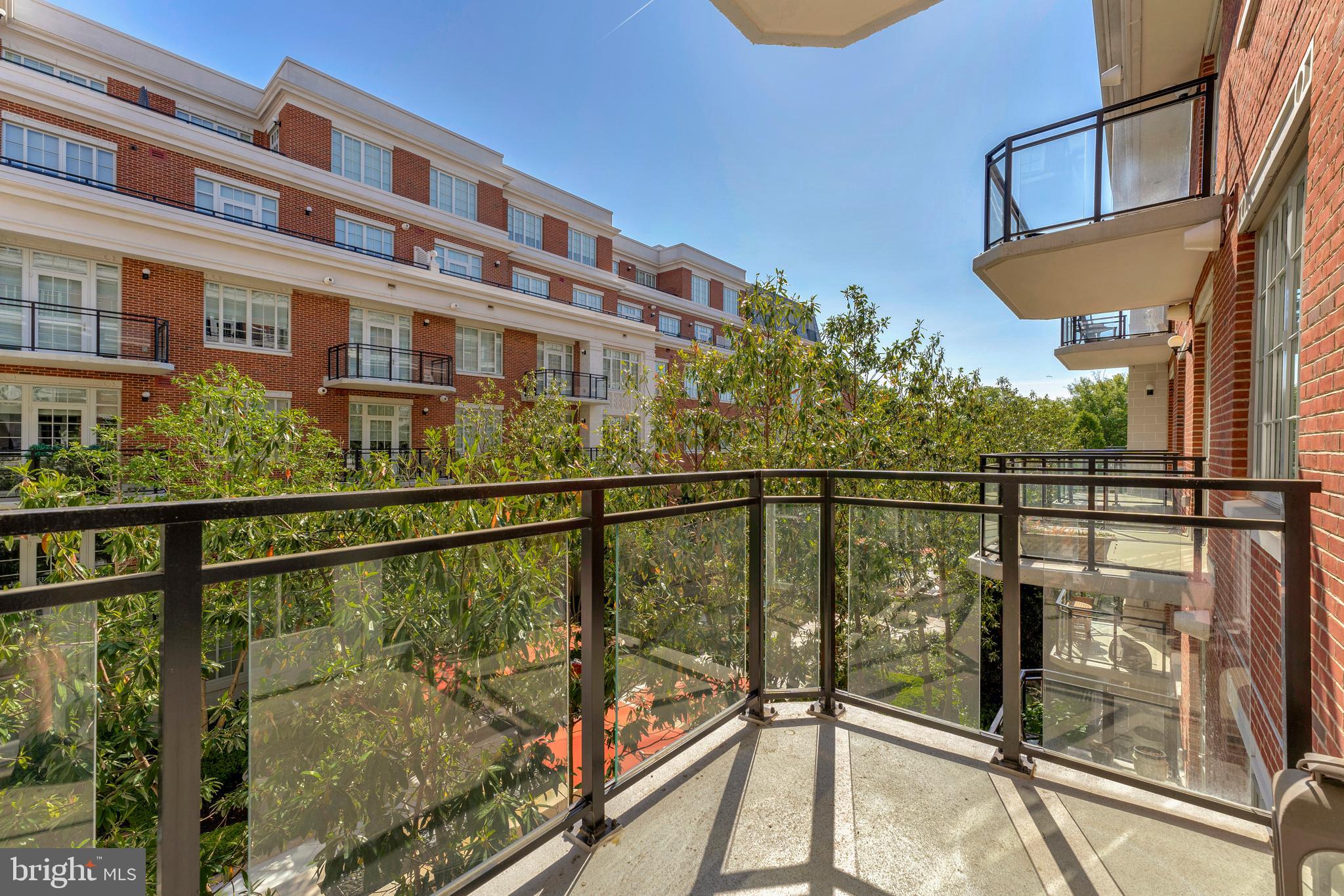 THE SIGNET - Residential