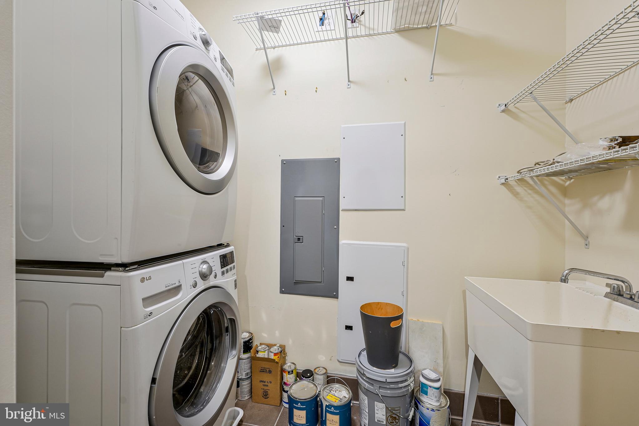 THE SIGNET - Residential