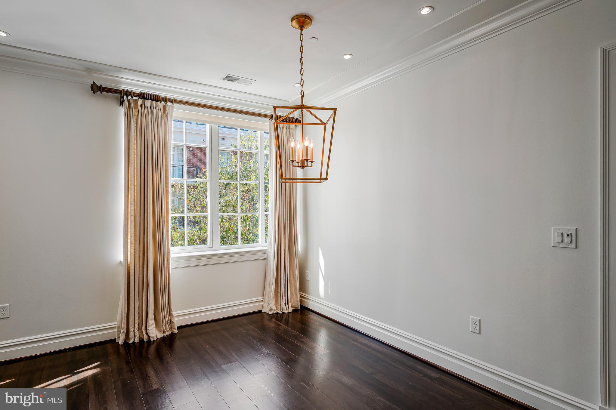 THE SIGNET - Residential