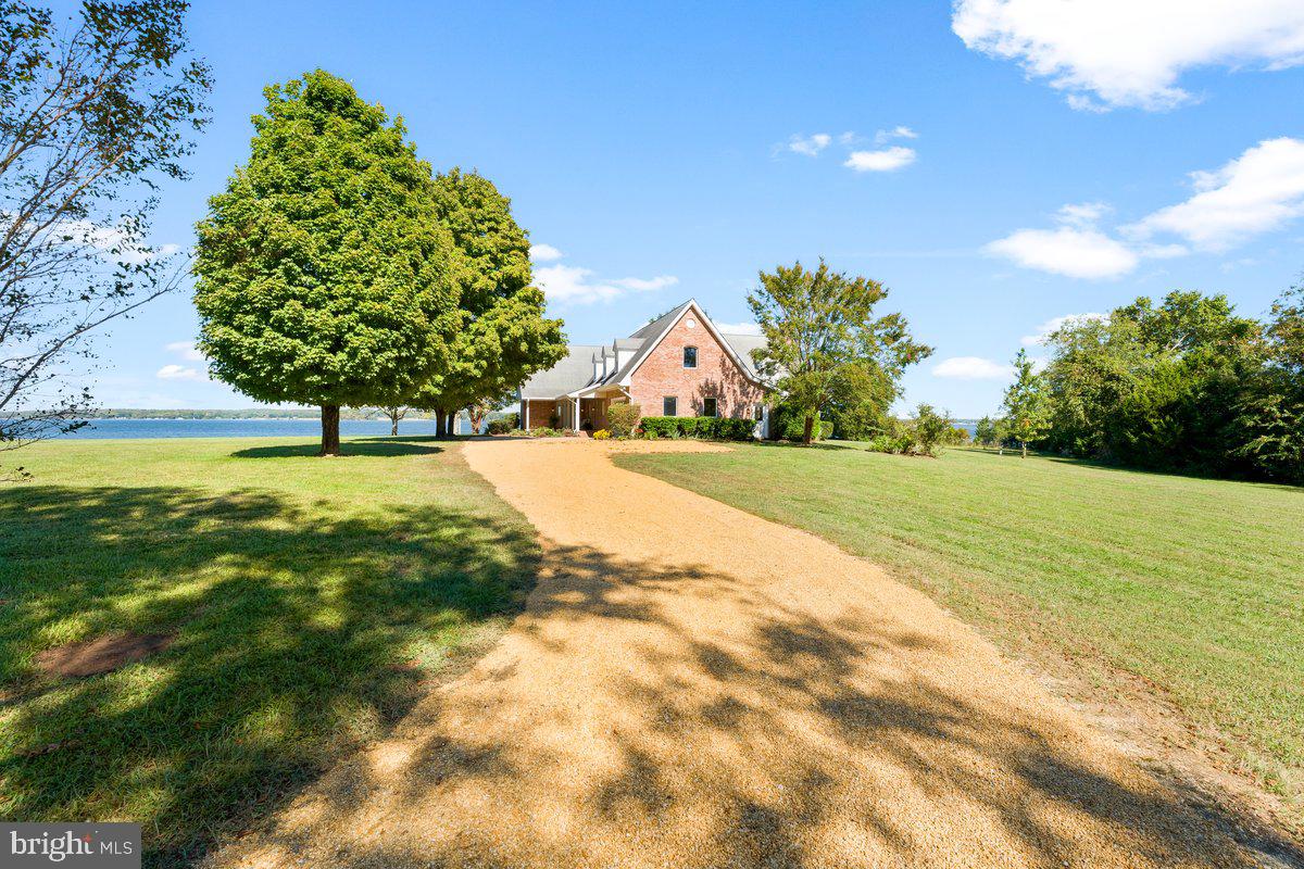 42642 DELLA BROOK LANE