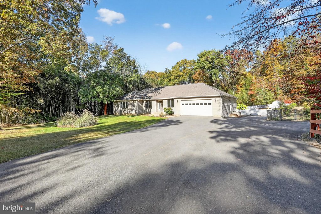 Photo of 225 Telegraph Road, STAFFORD, VA 22554 (MLS # VAST2043372)