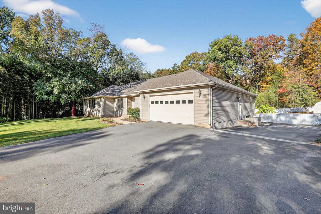 Photo of 225 Telegraph Road, STAFFORD, VA 22554 (MLS # VAST2043372)