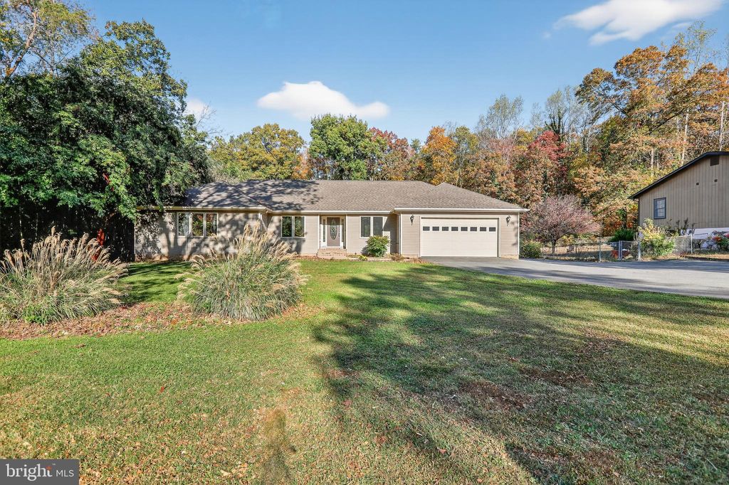 Photo of 225 Telegraph Road, STAFFORD, VA 22554 (MLS # VAST2043372)