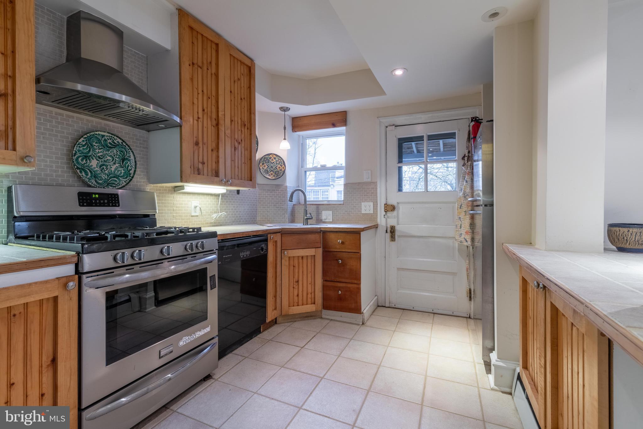 CHESTNUT HILL - Residential