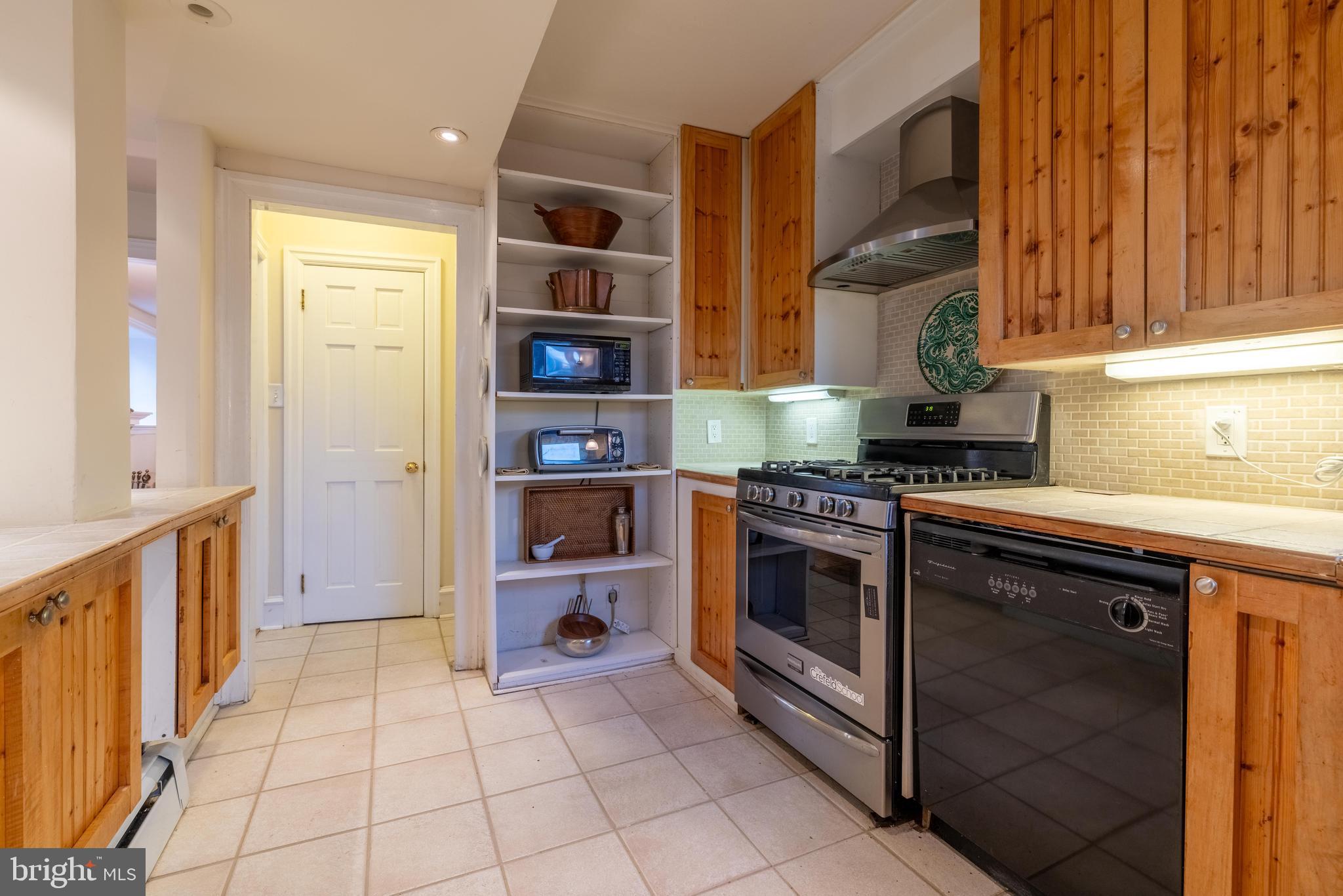 CHESTNUT HILL - Residential