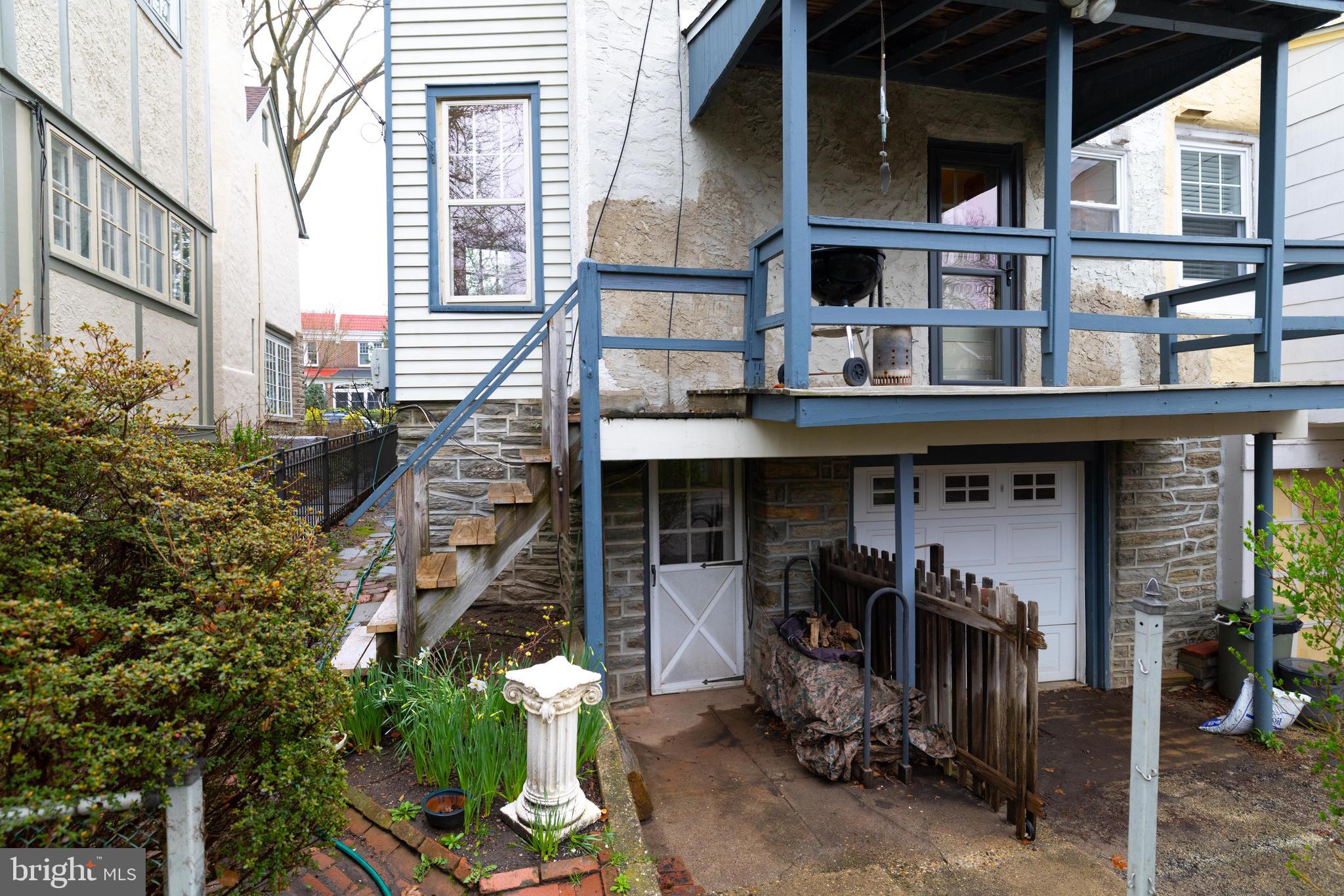 CHESTNUT HILL - Residential