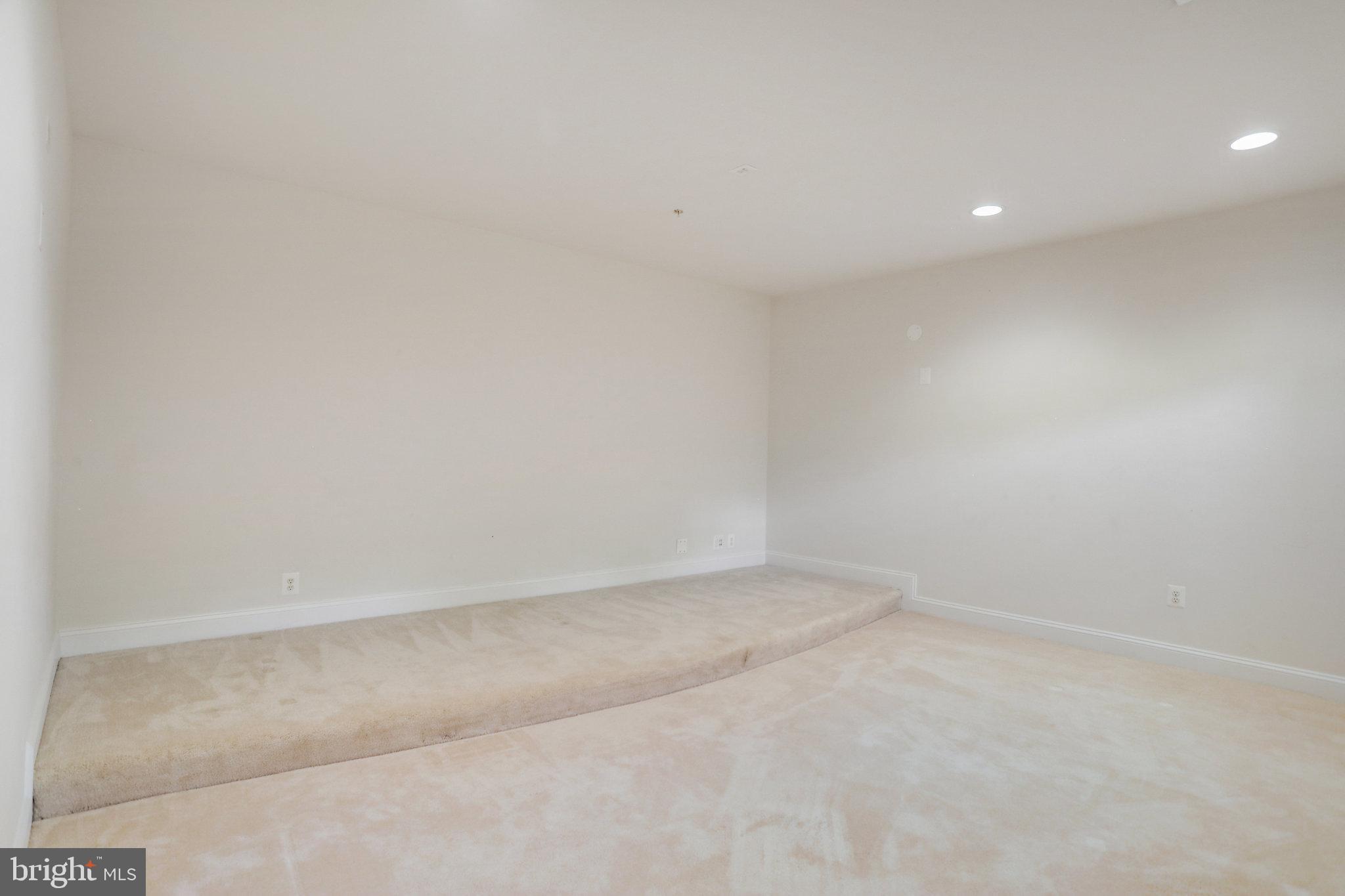 HAMPTONS AT WOODMORE - Residential