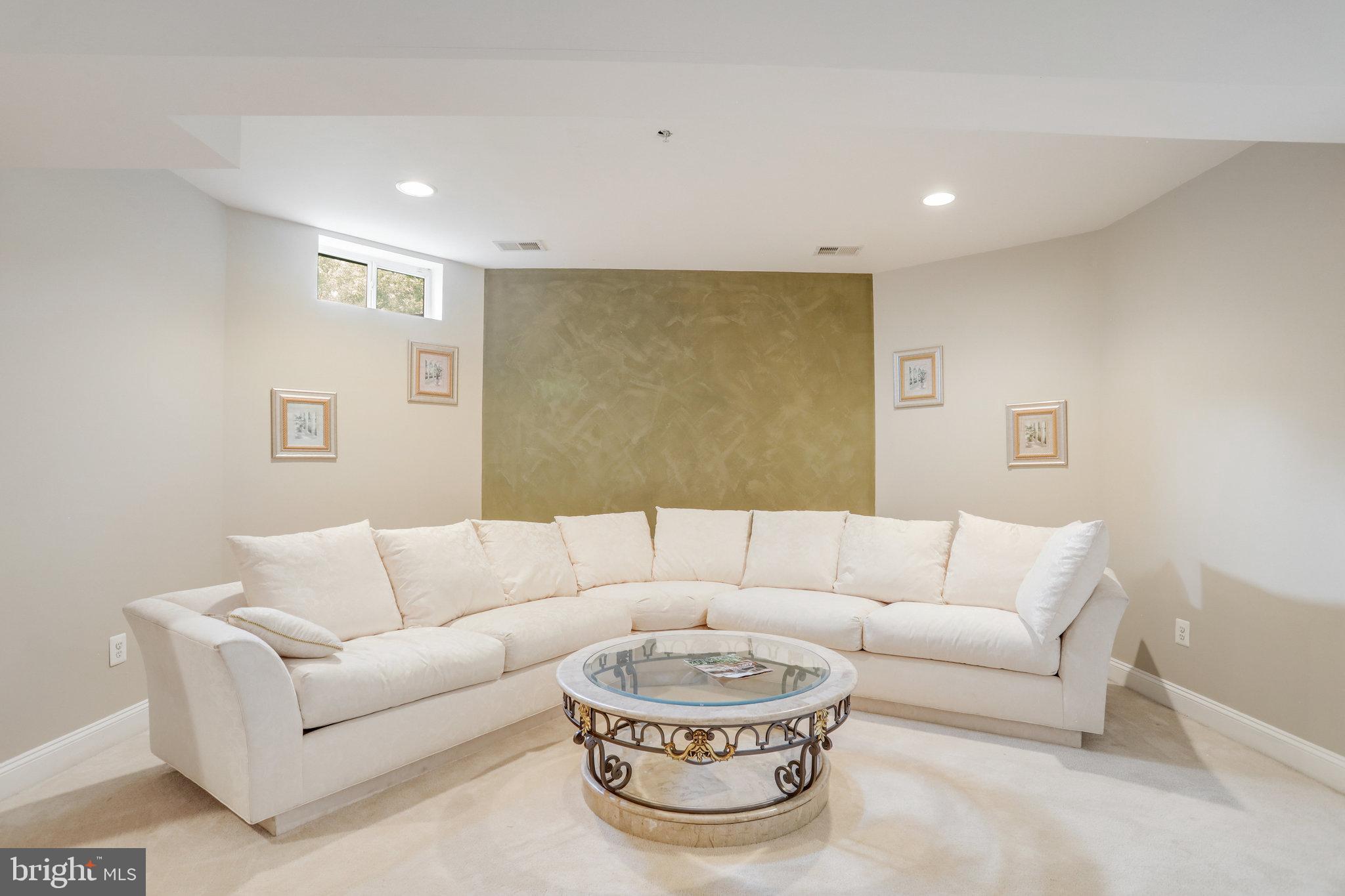 HAMPTONS AT WOODMORE - Residential