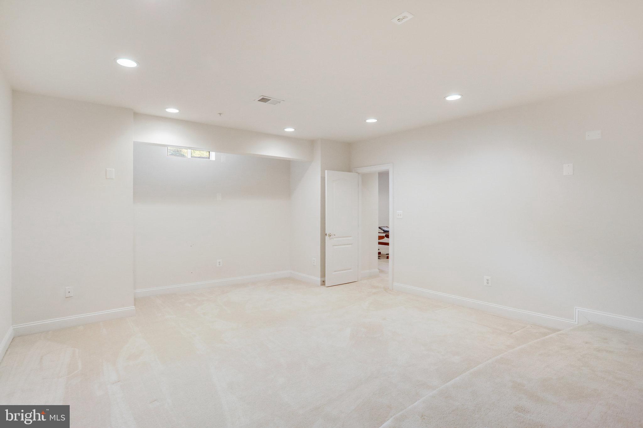 HAMPTONS AT WOODMORE - Residential