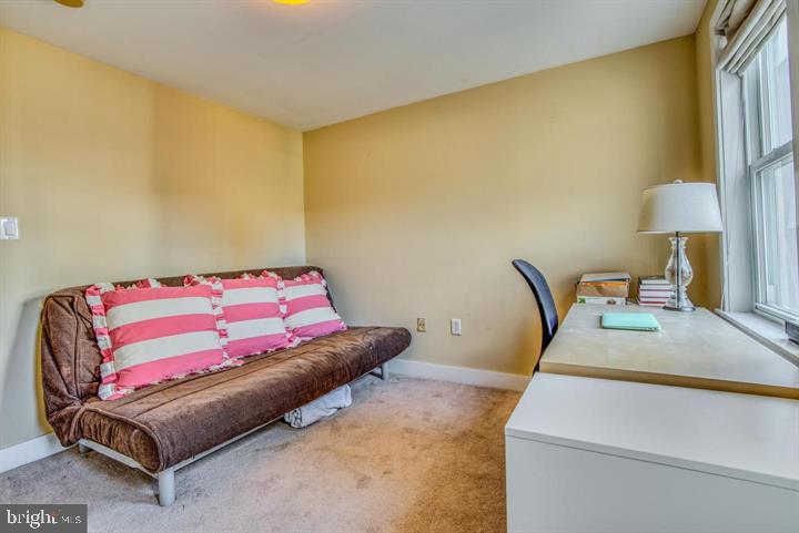 LOCUST POINT - Residential