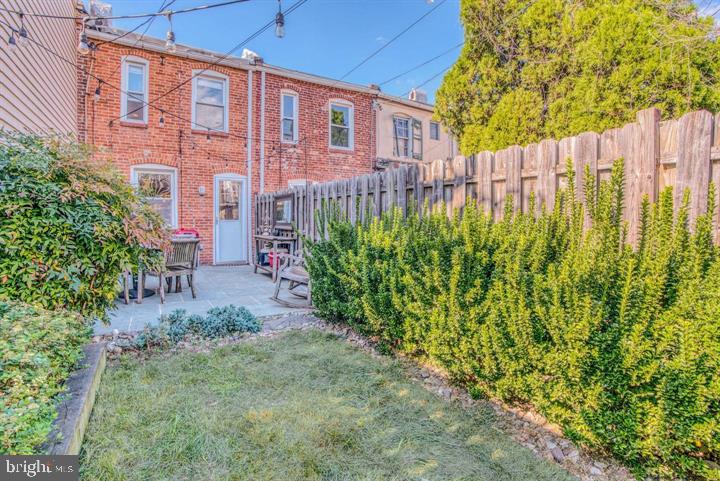 LOCUST POINT - Residential