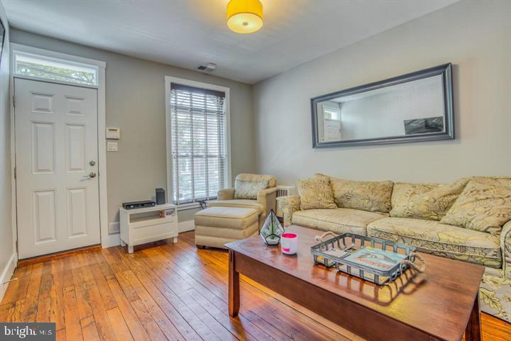 LOCUST POINT - Residential