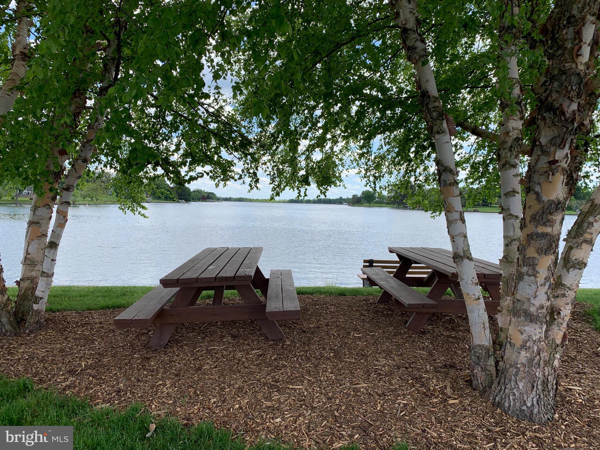 LAKE HERITAGE - Residential