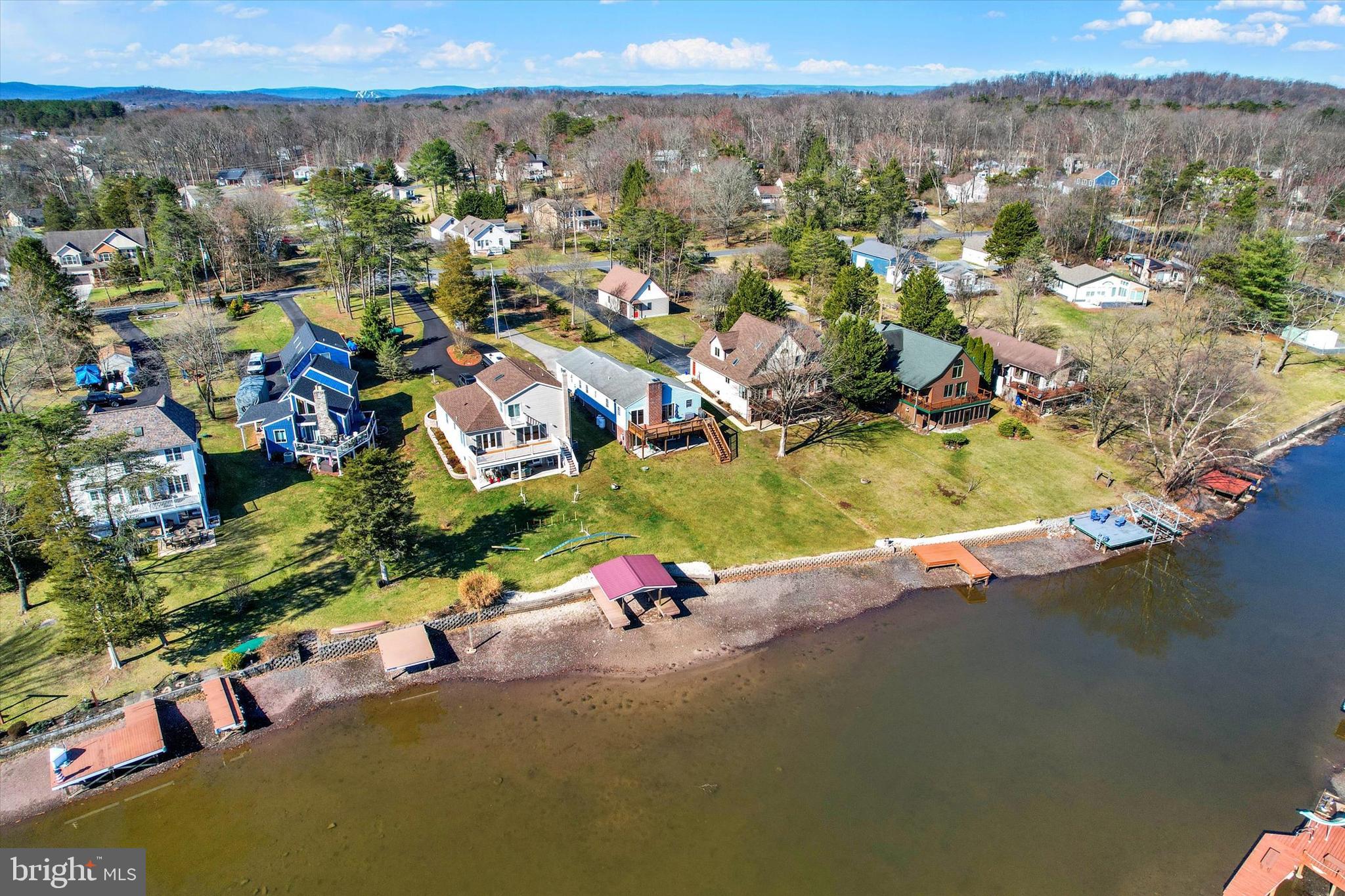 LAKE HERITAGE - Residential