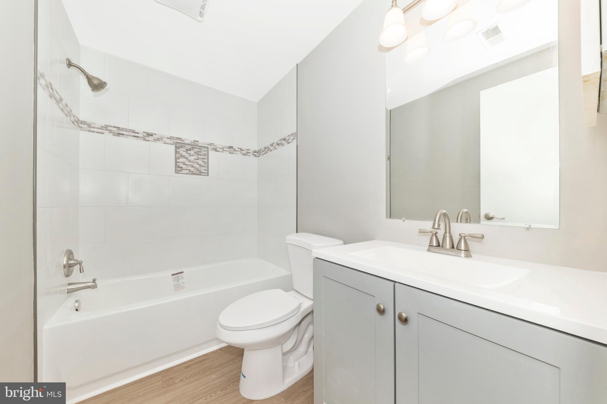 FARMINGDALE - Residential
