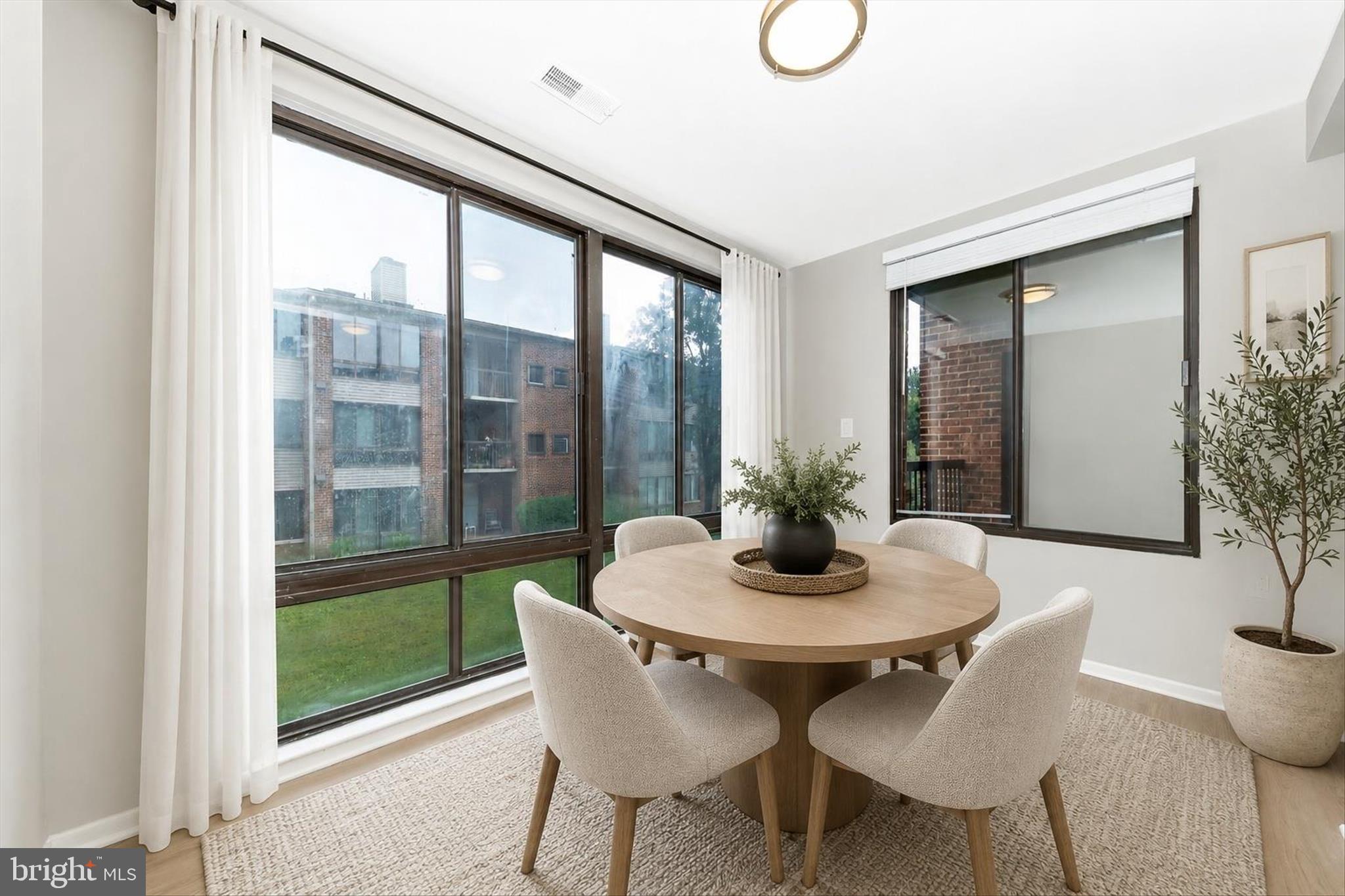 FARMINGDALE - Residential
