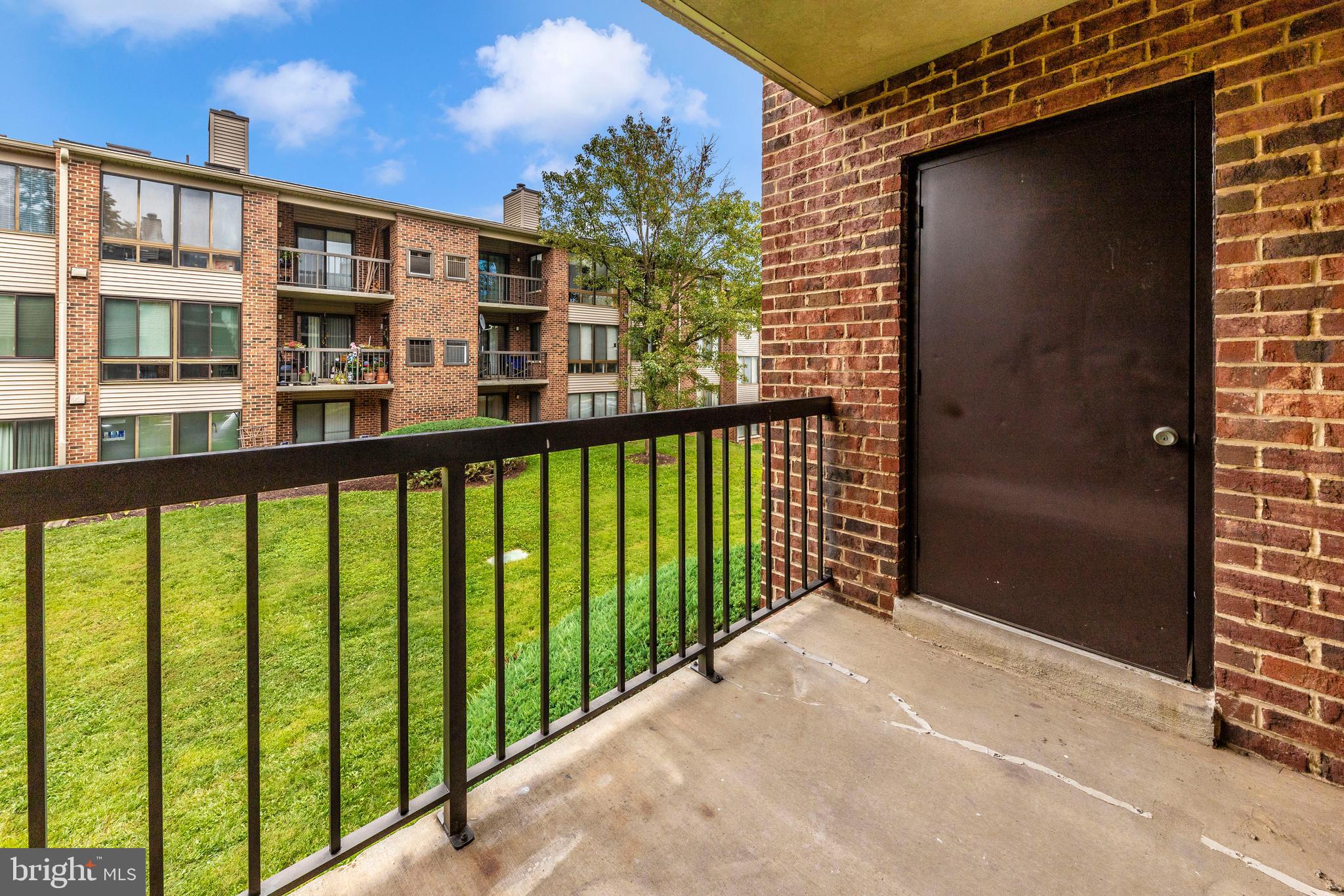 FARMINGDALE - Residential