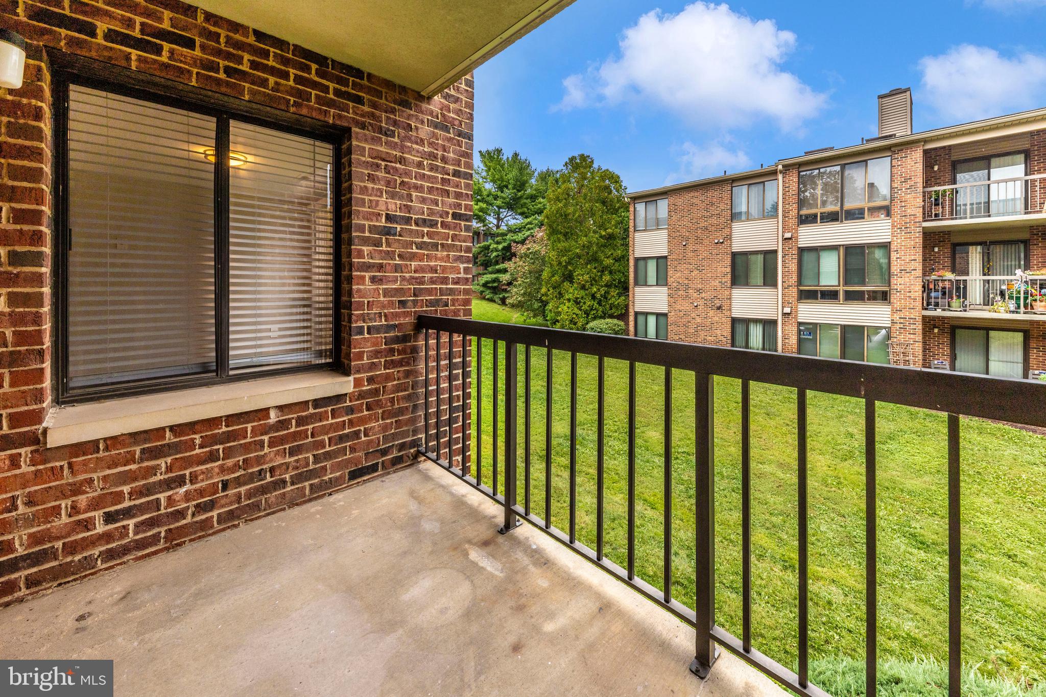 FARMINGDALE - Residential