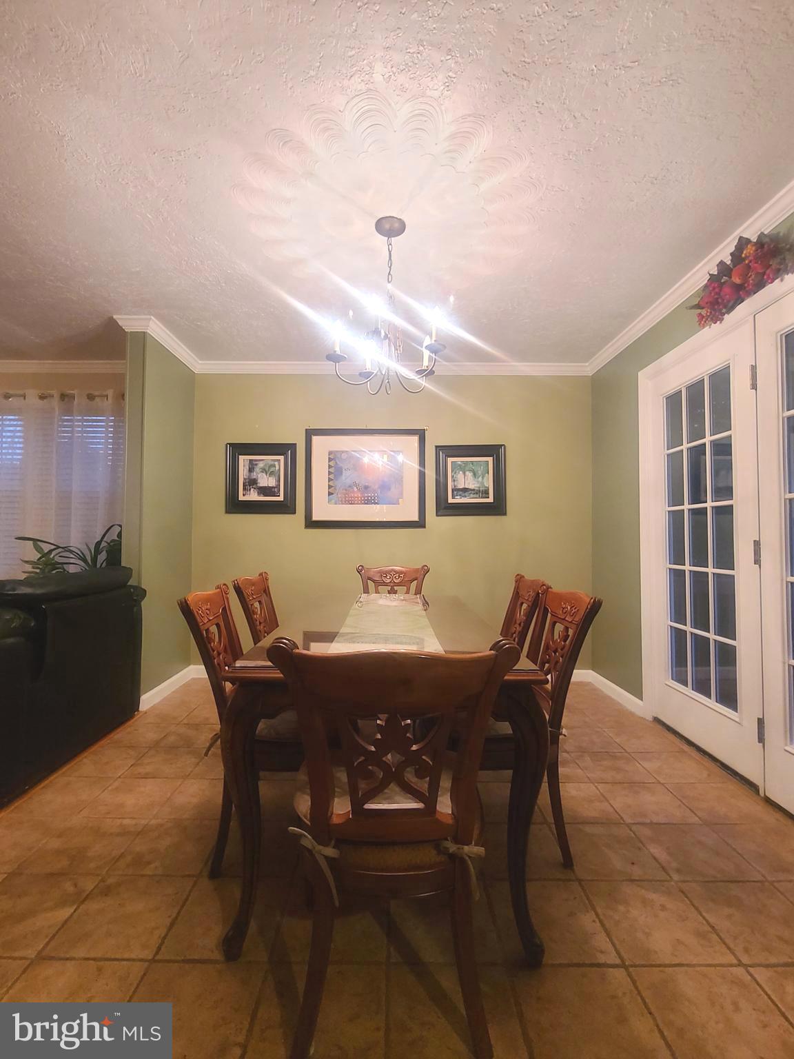 COUNTRY CLUB MANOR - Residential