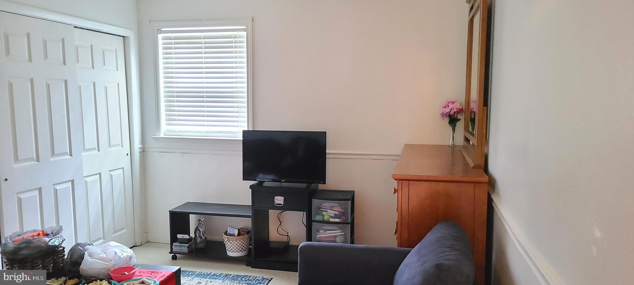 COUNTRY CLUB MANOR - Residential