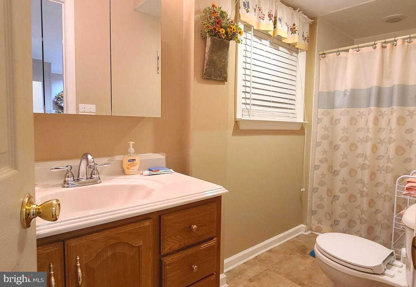 COUNTRY CLUB MANOR - Residential