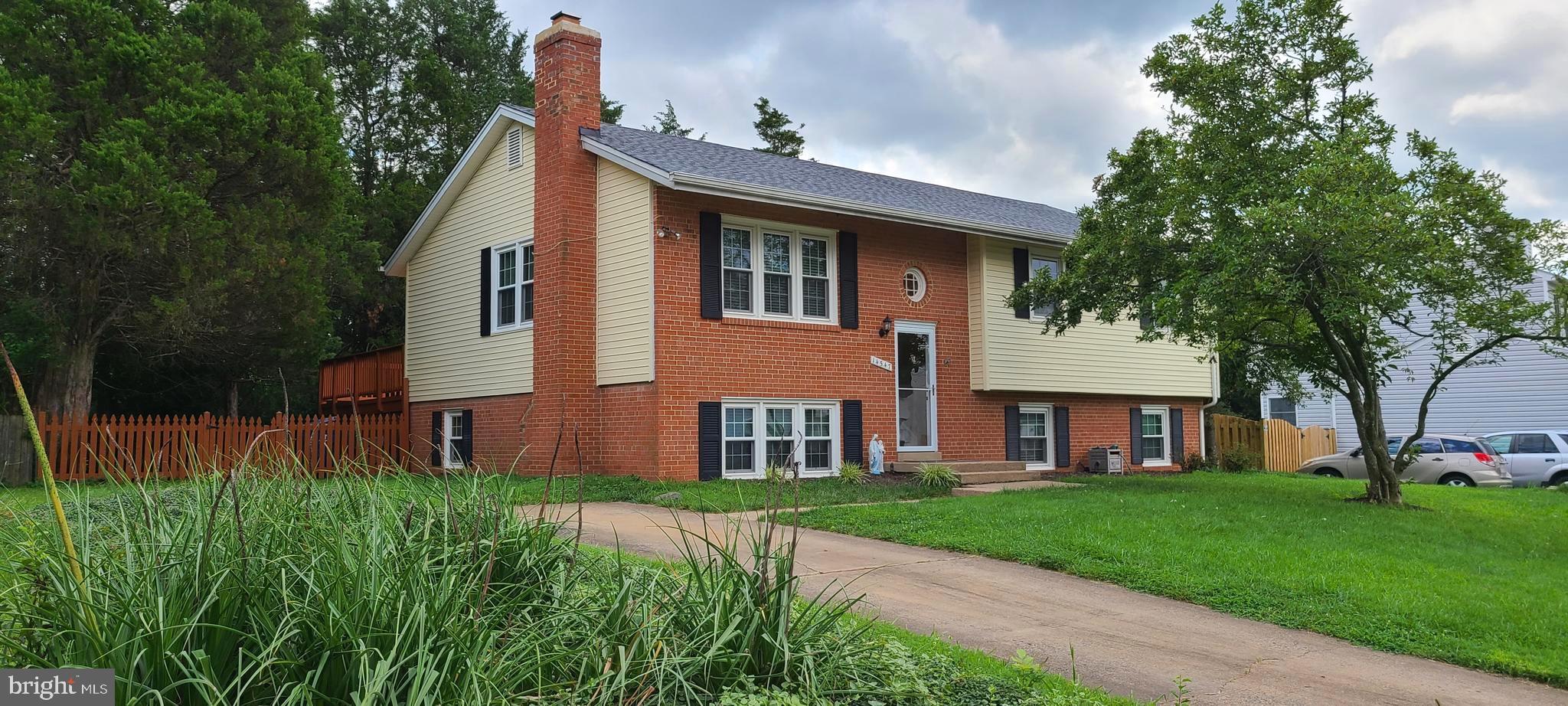 COUNTRY CLUB MANOR - Residential