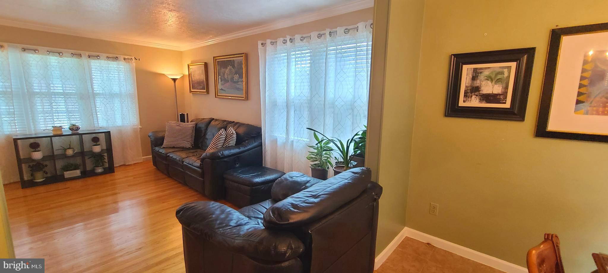 COUNTRY CLUB MANOR - Residential