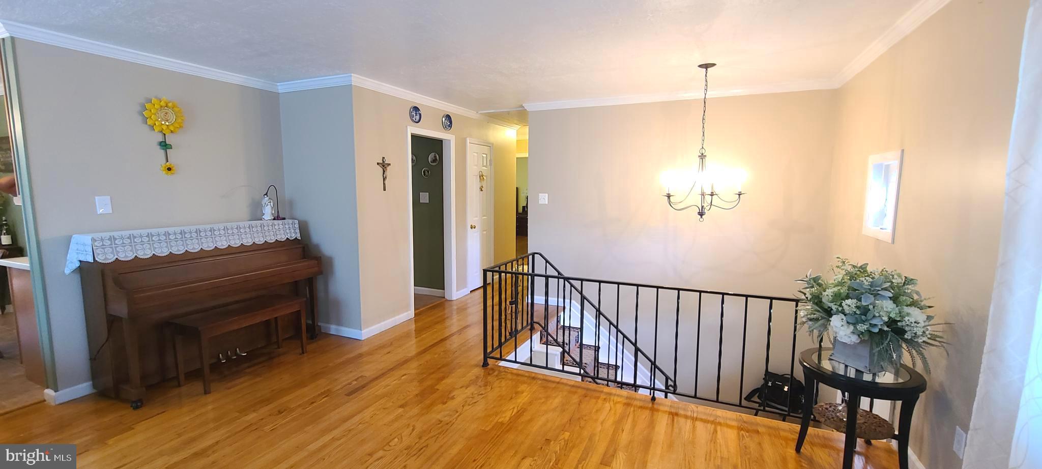 COUNTRY CLUB MANOR - Residential