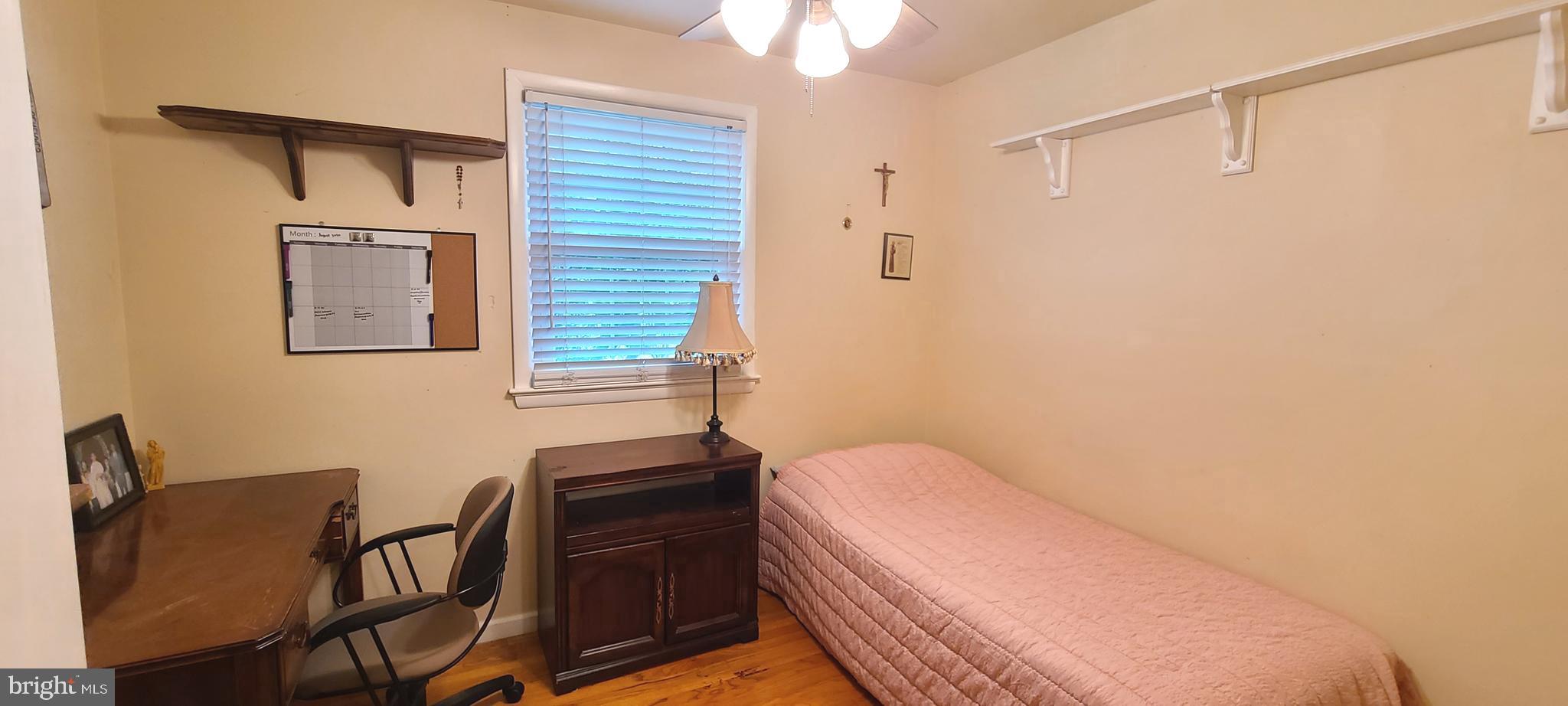 COUNTRY CLUB MANOR - Residential