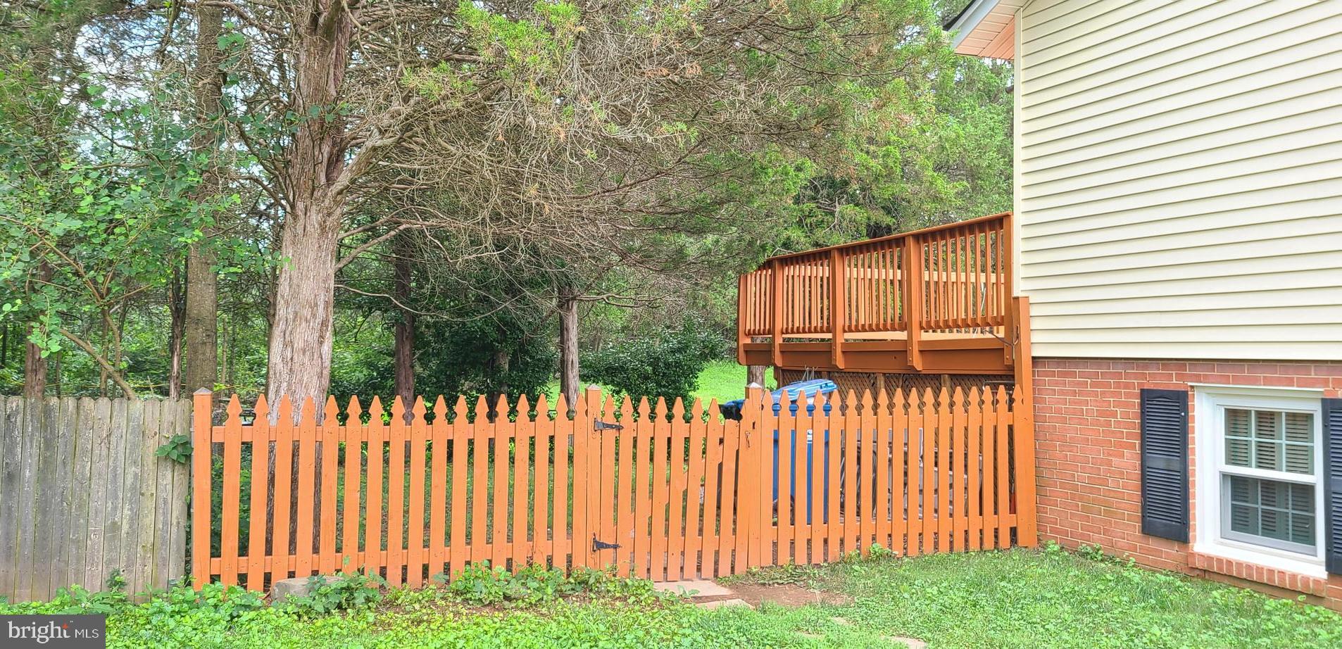 COUNTRY CLUB MANOR - Residential