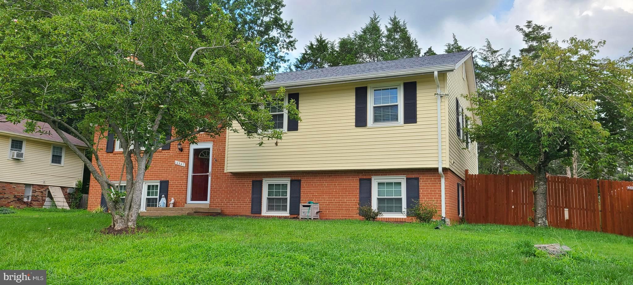 COUNTRY CLUB MANOR - Residential