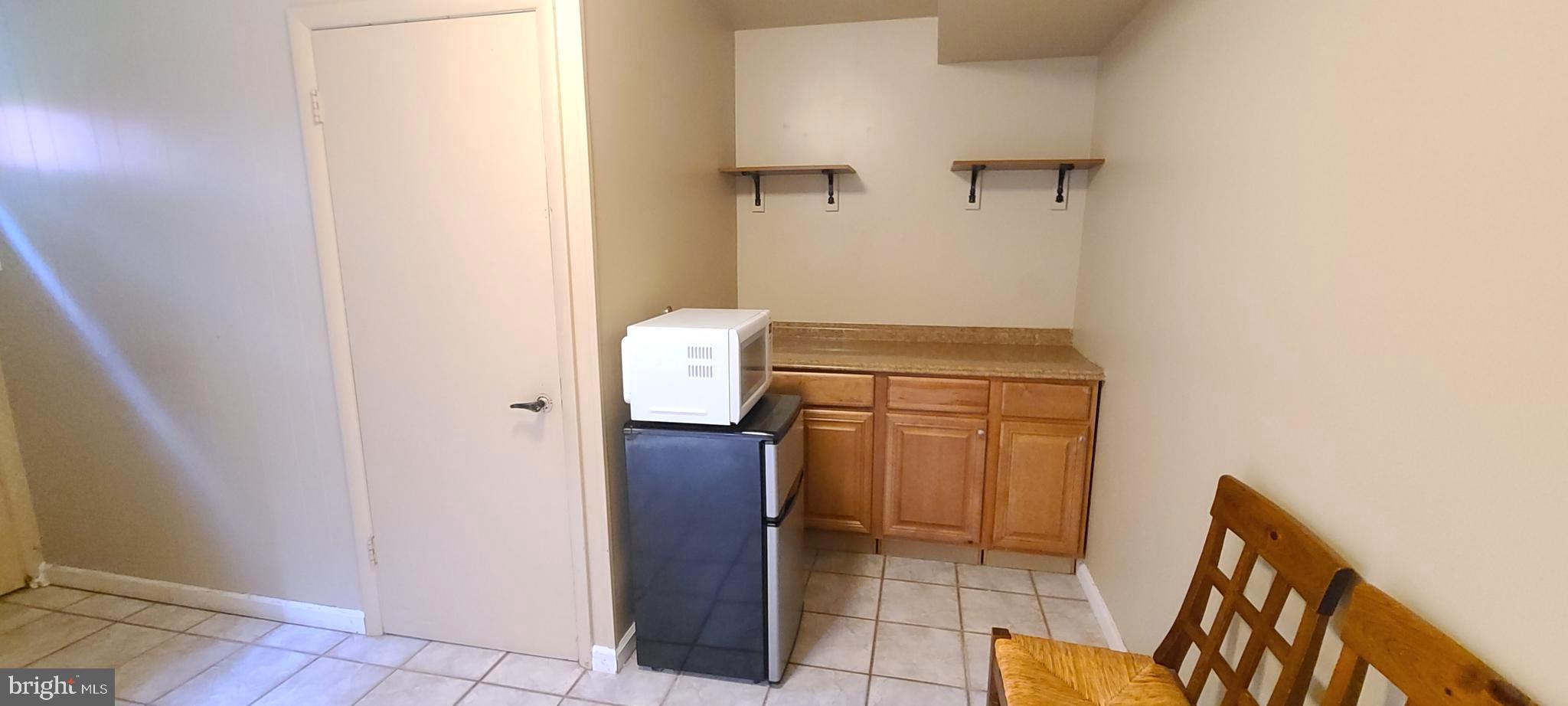 COUNTRY CLUB MANOR - Residential