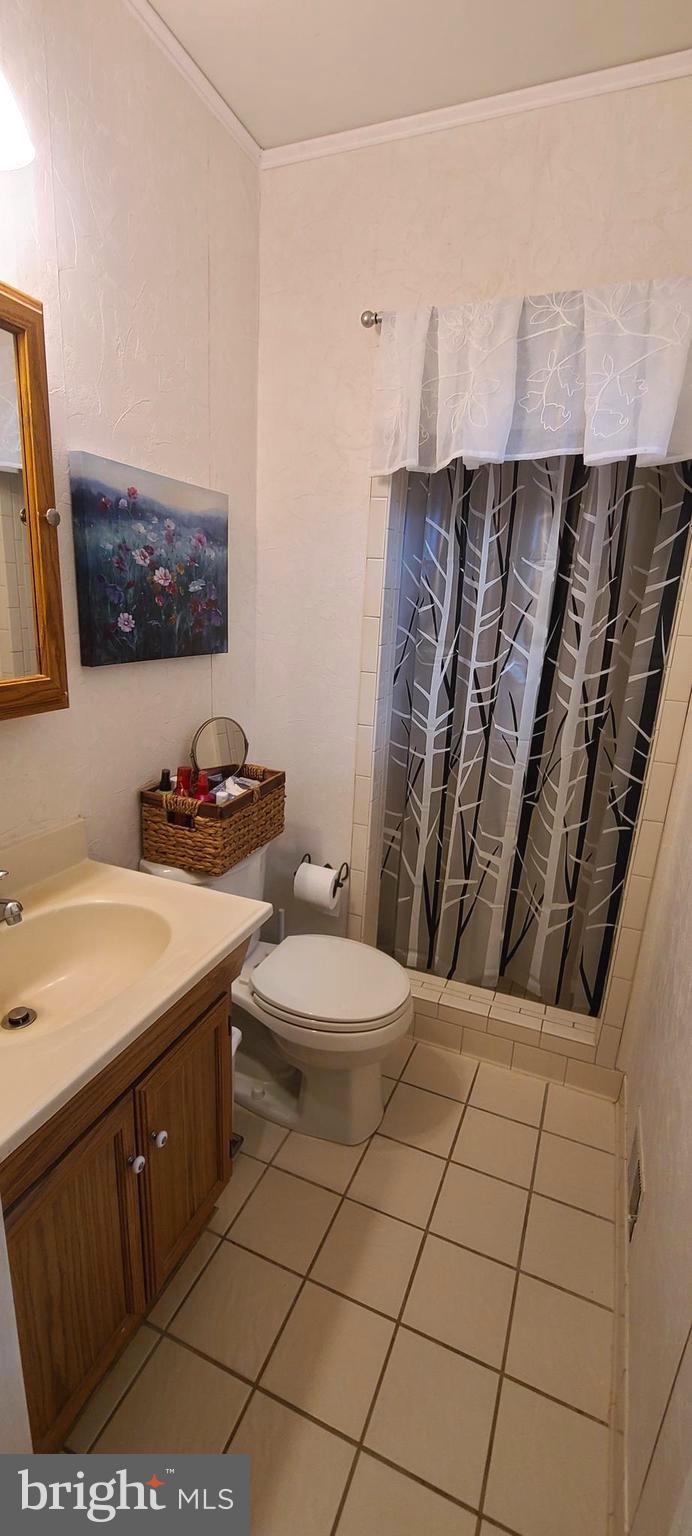 COUNTRY CLUB MANOR - Residential