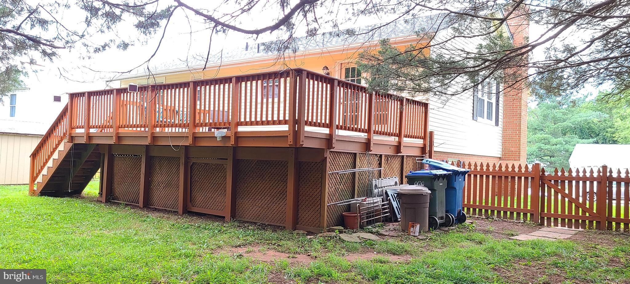 COUNTRY CLUB MANOR - Residential