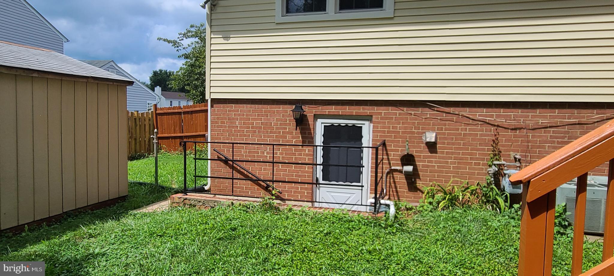 COUNTRY CLUB MANOR - Residential