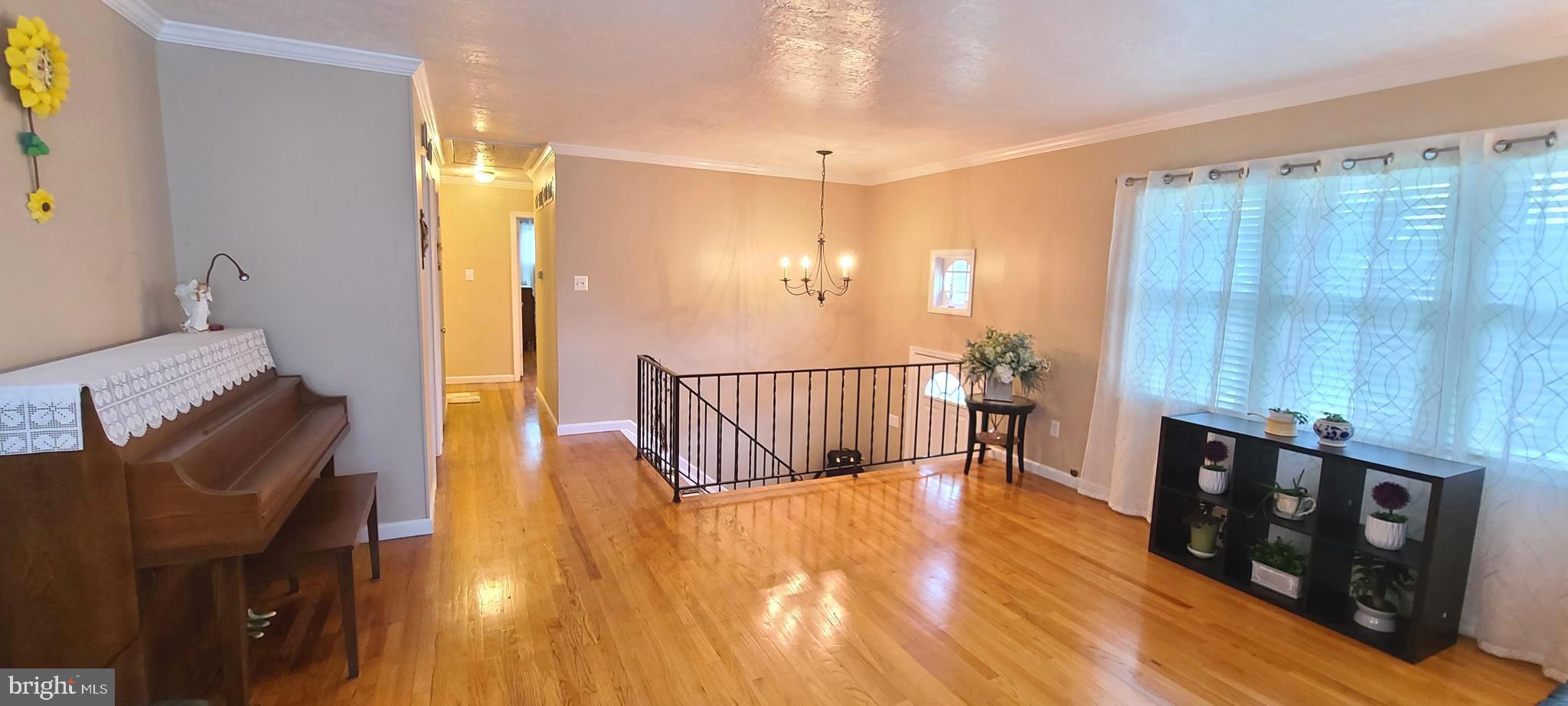 COUNTRY CLUB MANOR - Residential