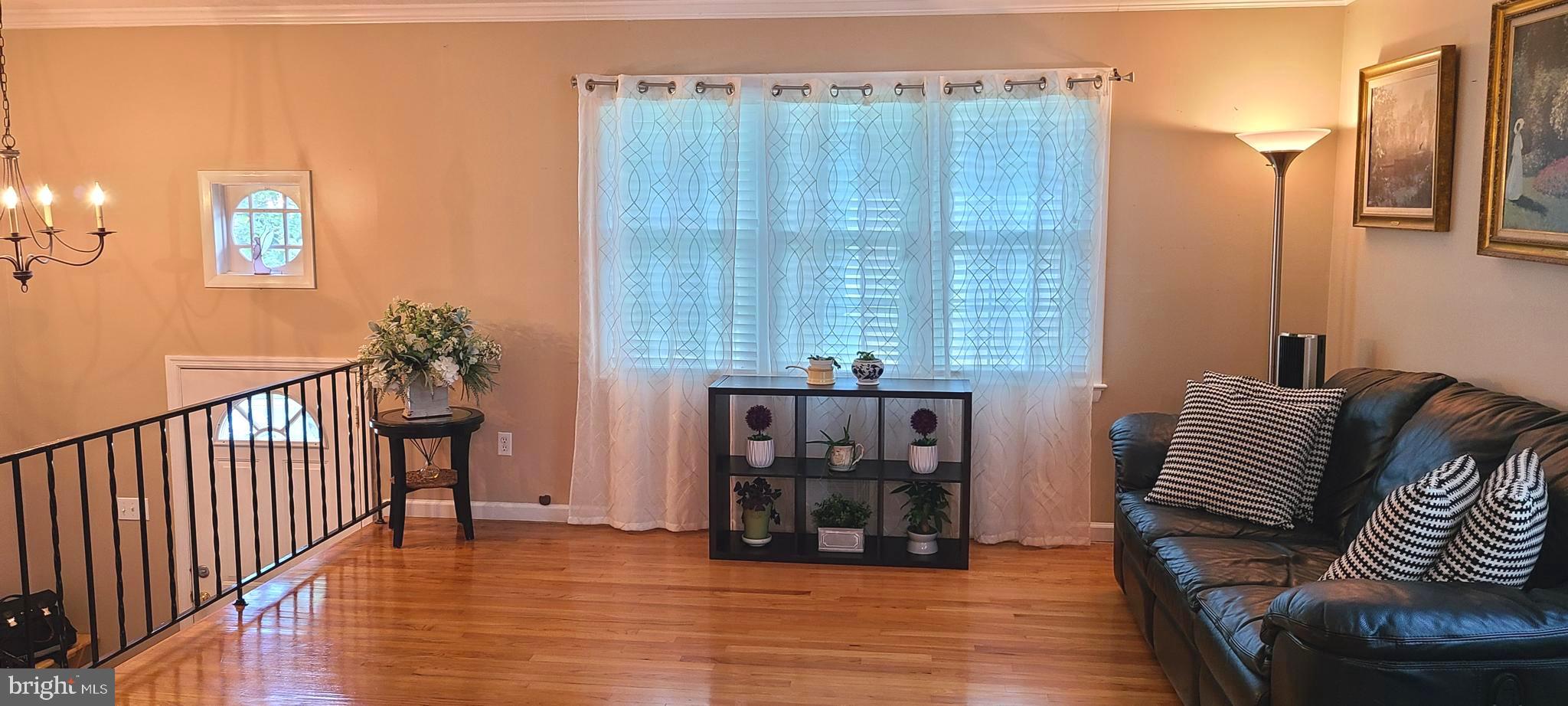 COUNTRY CLUB MANOR - Residential