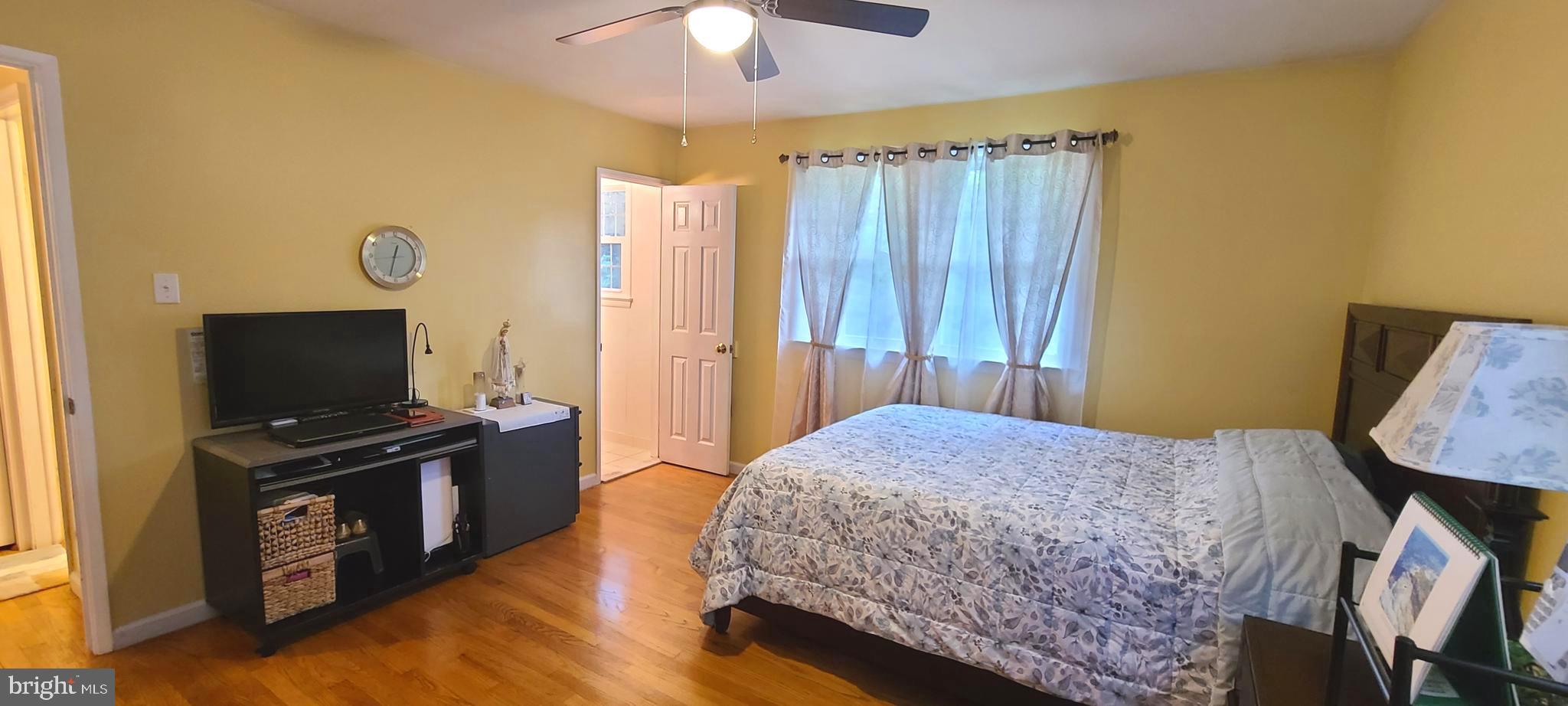 COUNTRY CLUB MANOR - Residential