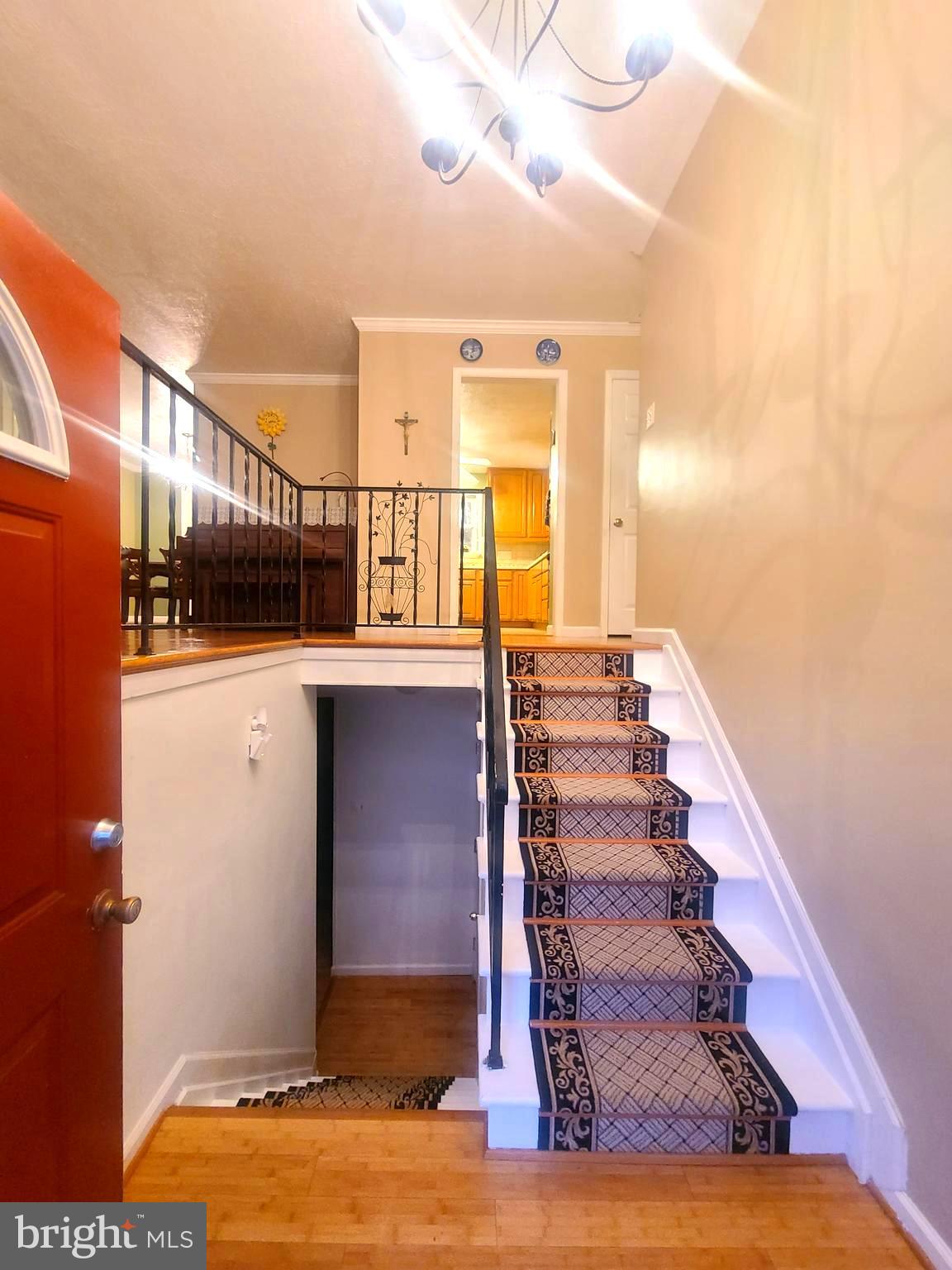 COUNTRY CLUB MANOR - Residential