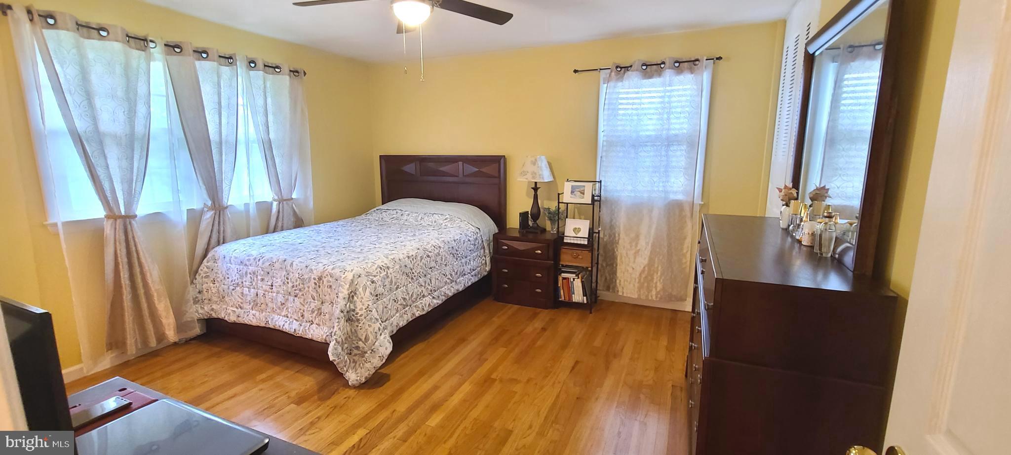 COUNTRY CLUB MANOR - Residential