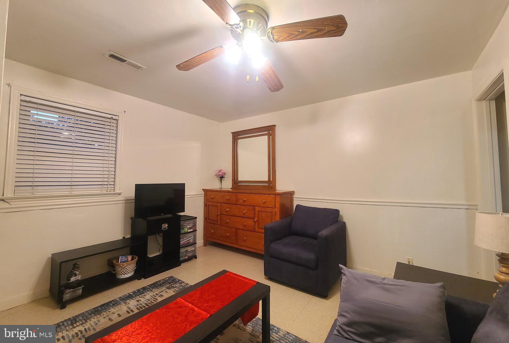 COUNTRY CLUB MANOR - Residential