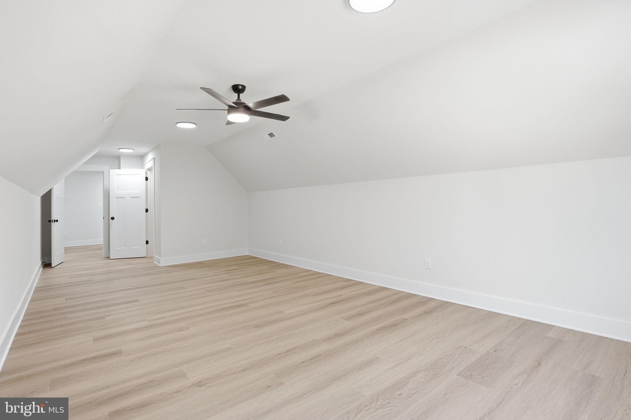 LIGHTHOUSE POINT - Residential