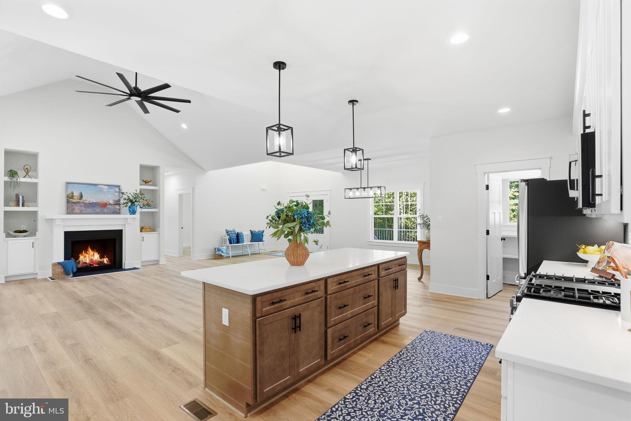 LIGHTHOUSE POINT - Residential