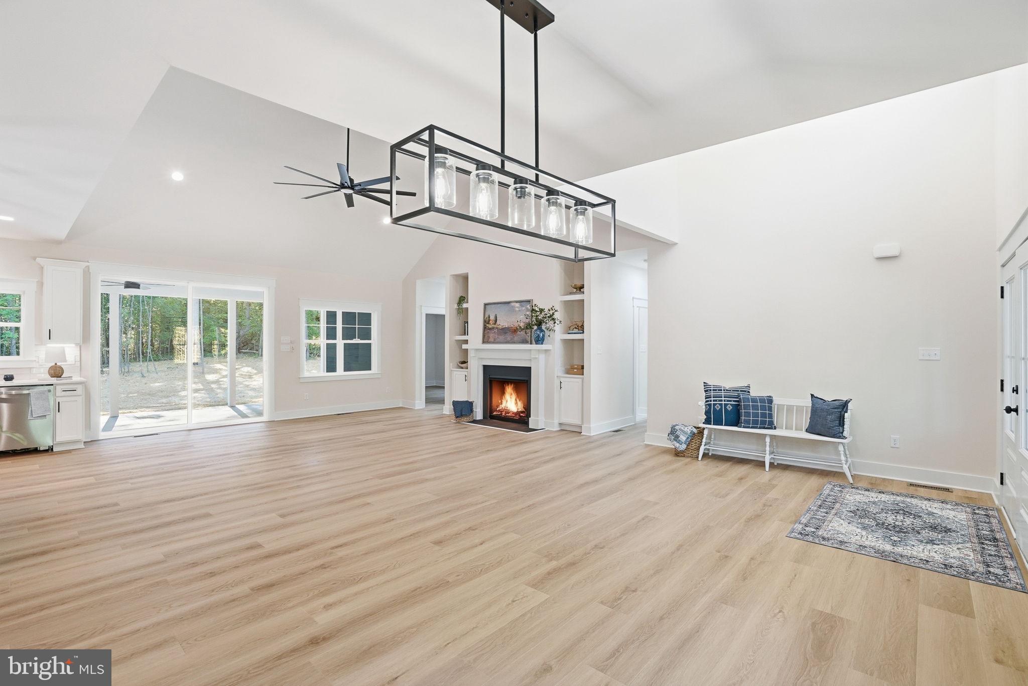 LIGHTHOUSE POINT - Residential