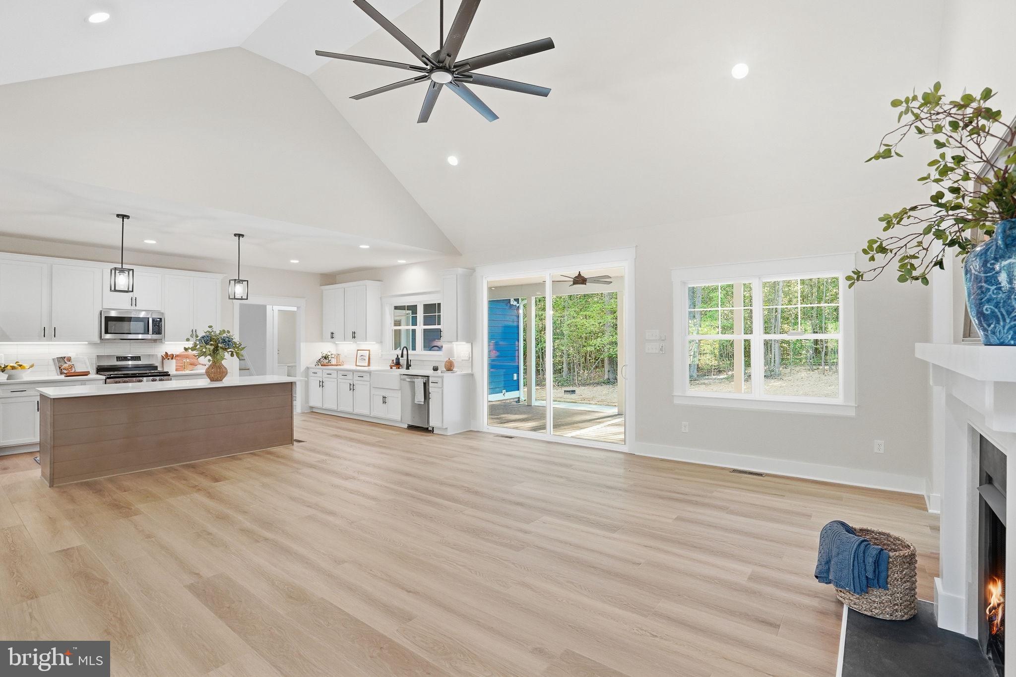 LIGHTHOUSE POINT - Residential