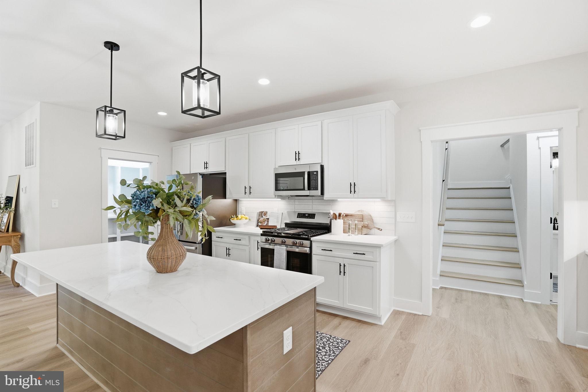 LIGHTHOUSE POINT - Residential