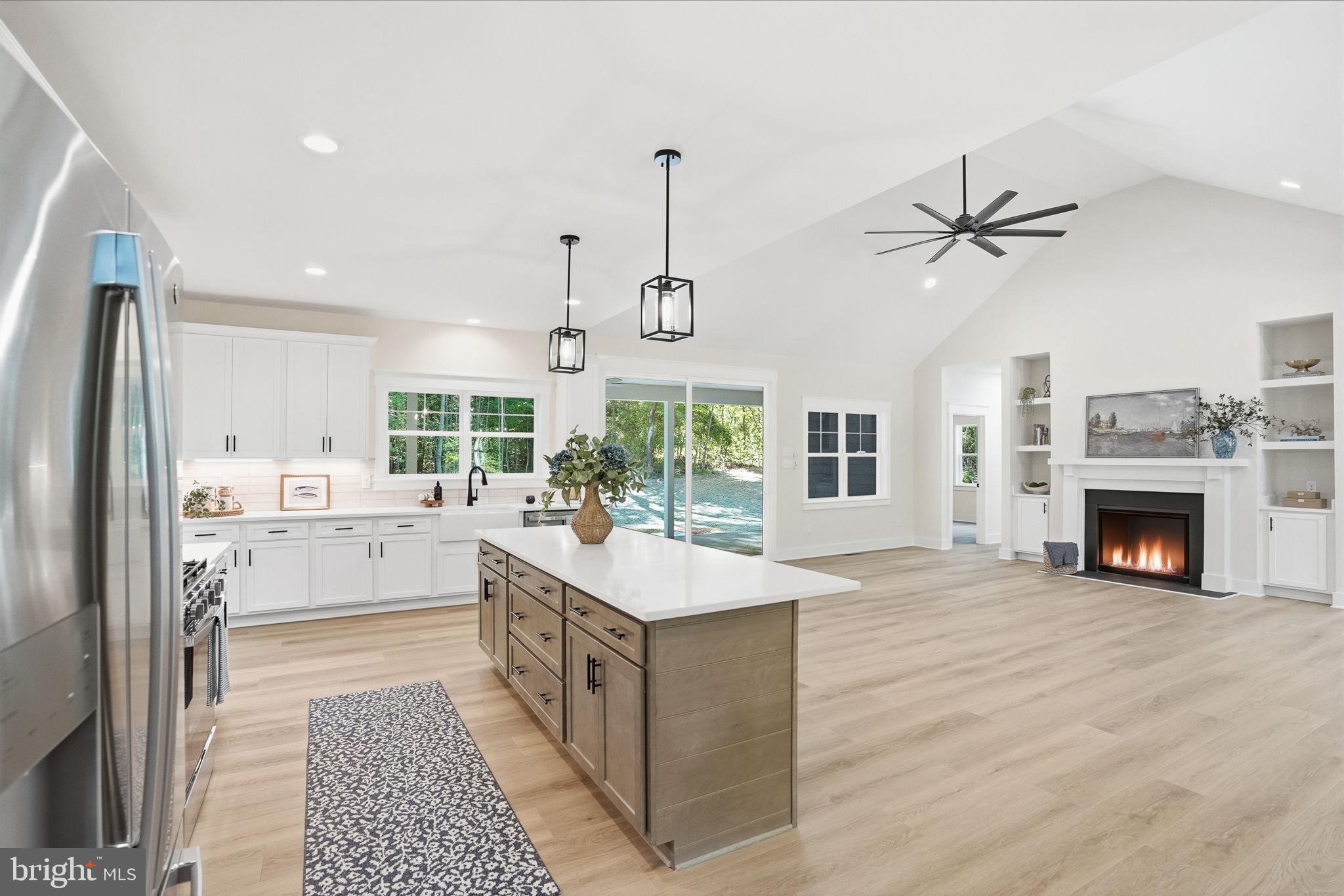LIGHTHOUSE POINT - Residential